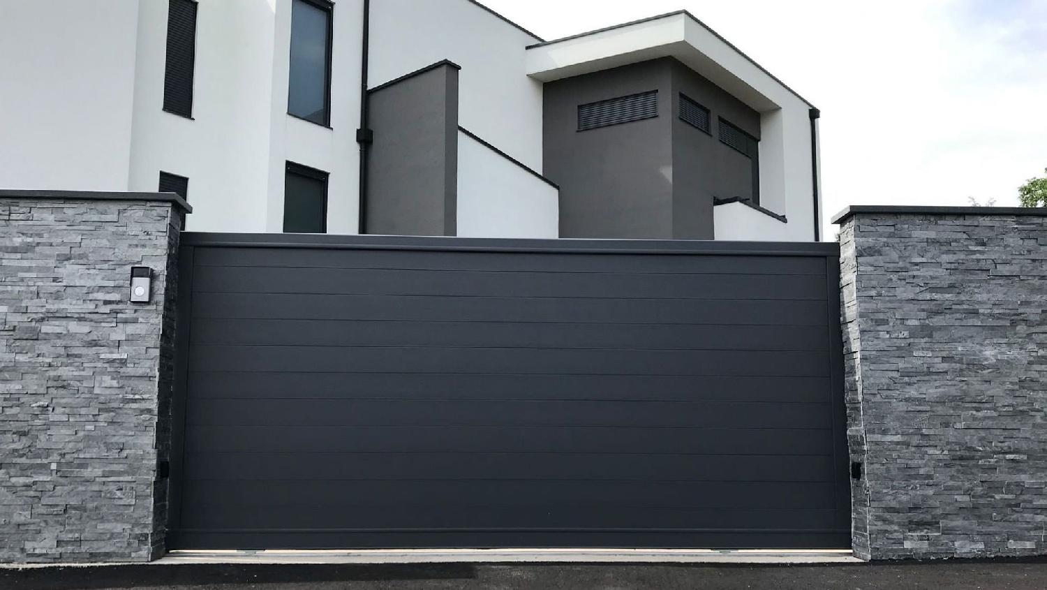 Portail aluminium moderne au Luxembourg