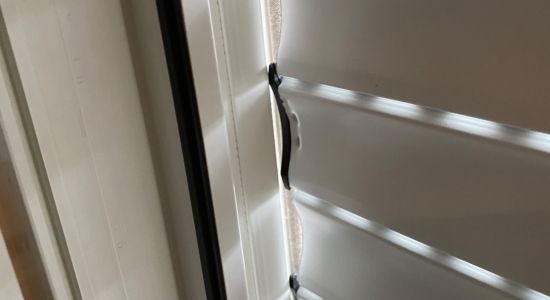 Sécurité Hivernale : Gardez vos Volets Bien Protégés du Gel" Sécurité Hivernale : Gardez vos Volets Bien Protégés du Gel"