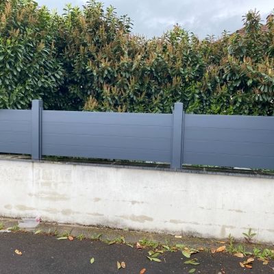 Clôture aluminium sur muret
