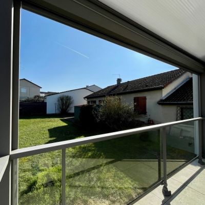 Pergola anthracite et garde-corps vitré à Metz