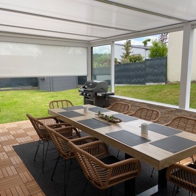 Auvent FBS Design aluminium teinte blanc et stores