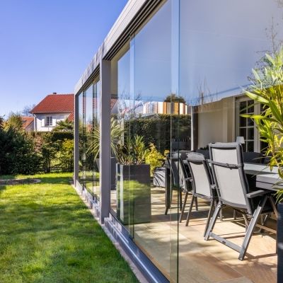 Pergola Design et parois coulissantes vitrées