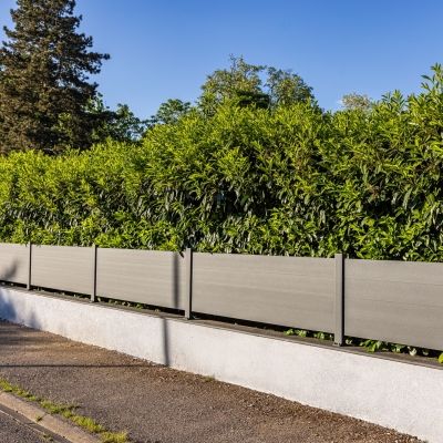 Clôture aluminium sur muret
