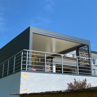 Terrasse avec pavillon de jardin