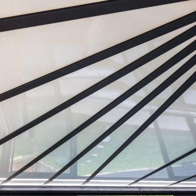 Véranda toiture diamant moderne