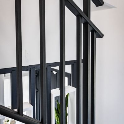 Garde‑corps et rampe d’escalier intérieurs en aluminium