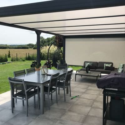 Protection de terrasse avec store