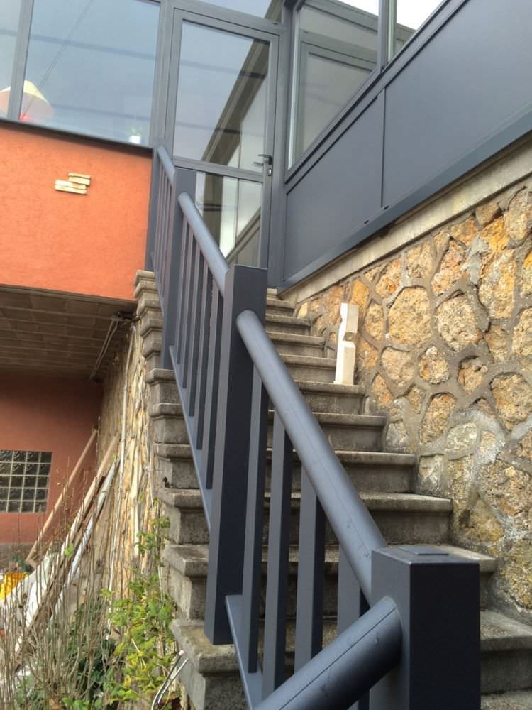 Rambardes alu gris pour escalier