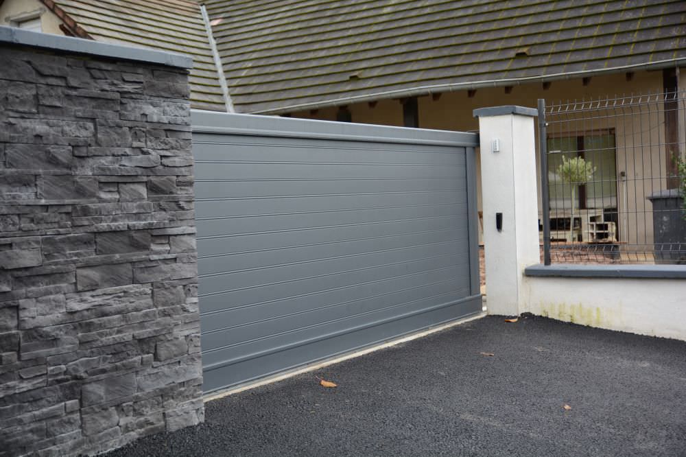 Portail coulissant moderne