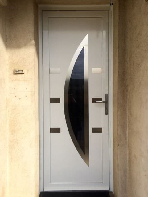 Porte d'entrée alu isolée