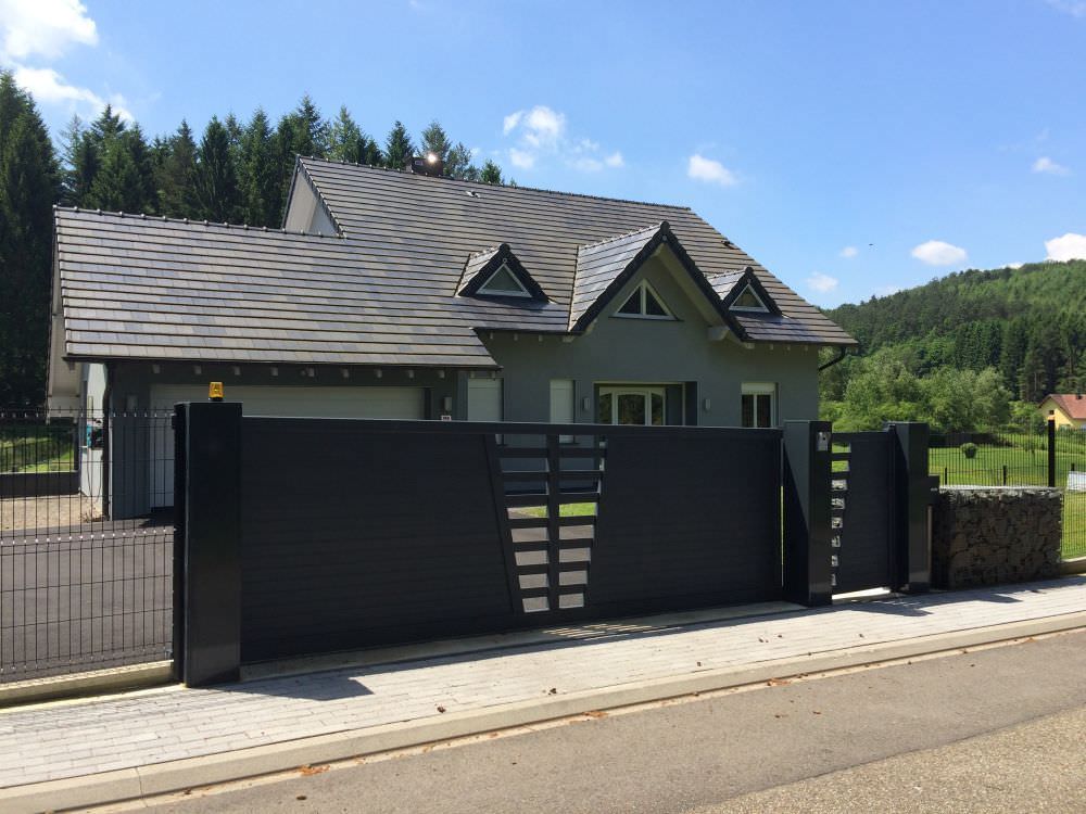 Portail coulissant alu gris