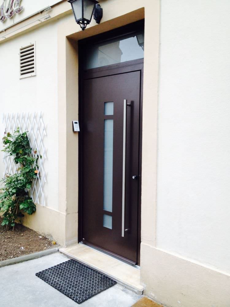 Porte d'entrée traditionnelle alu