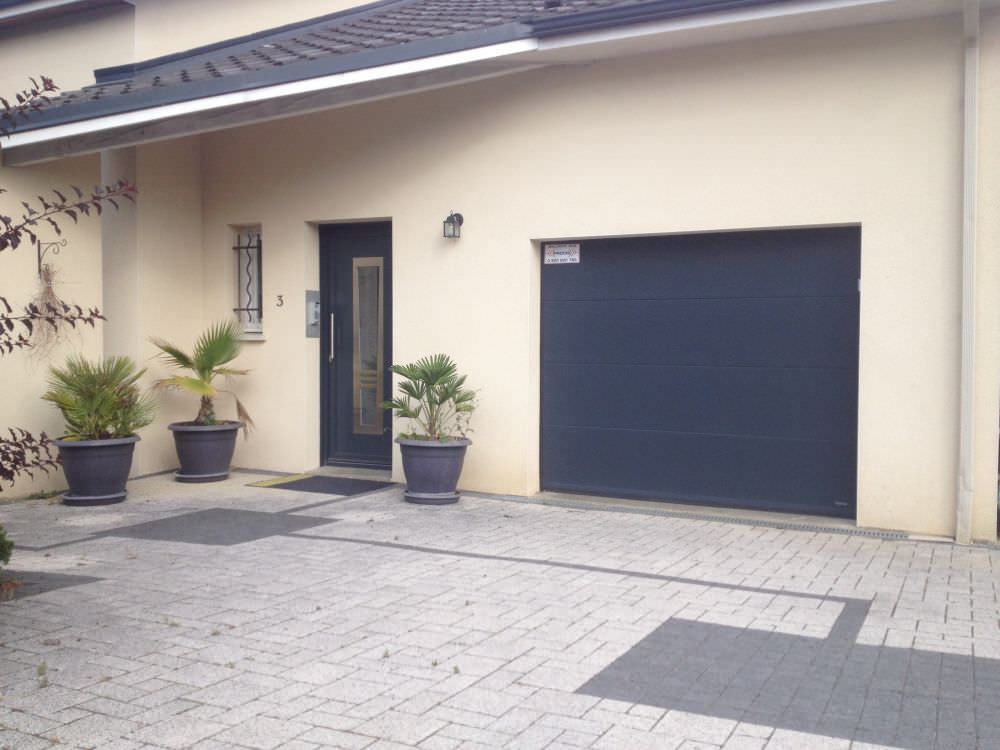 Porte d'entrée alu avec vitre et Porte de Garage