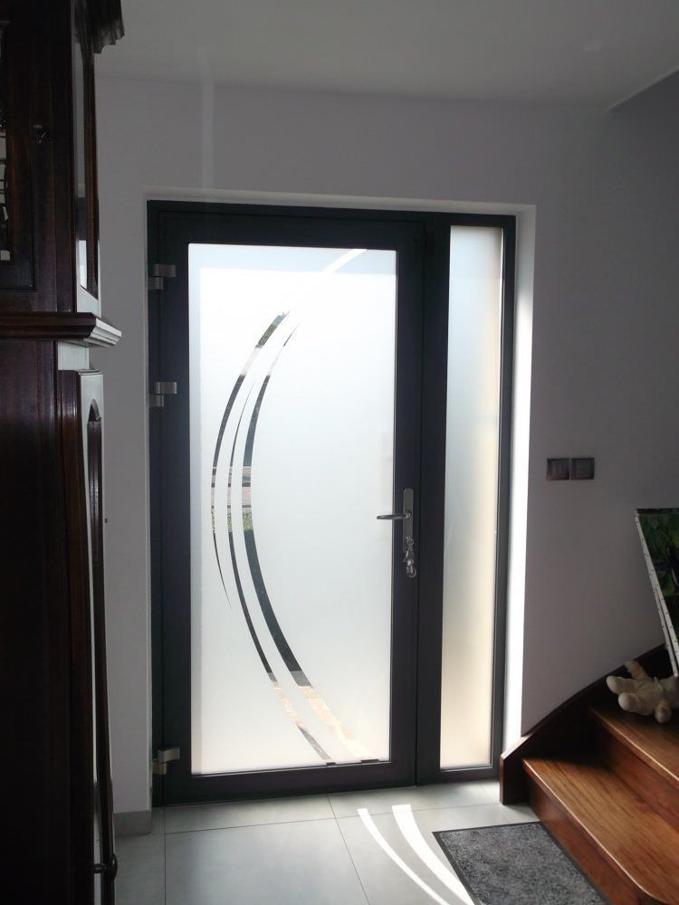 Porte d'entrée en alu et verre avec décor