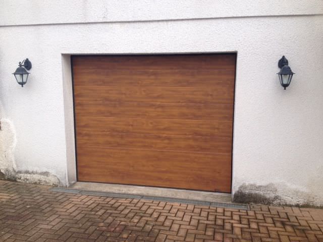 Porte de garage aluminium teinte bois