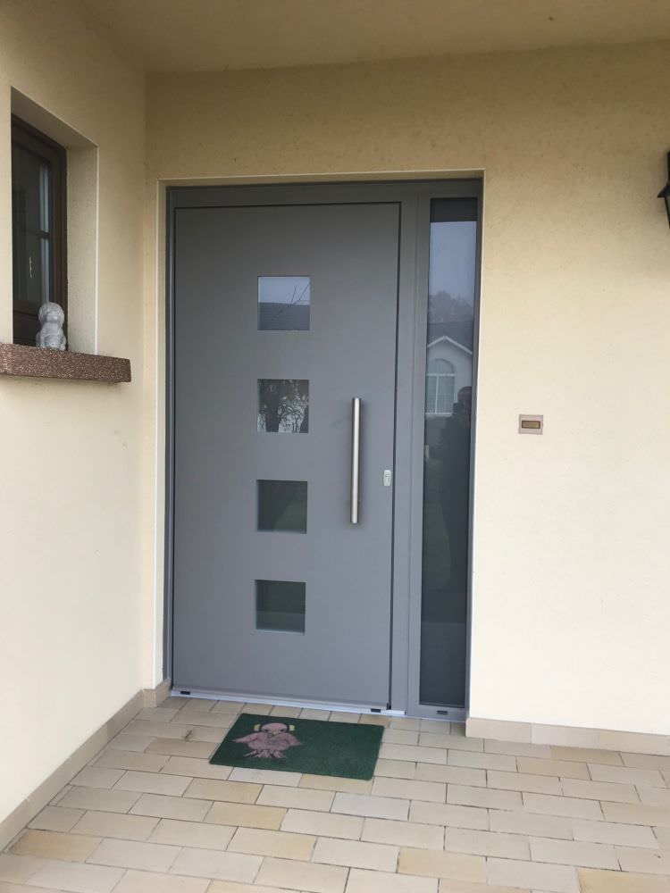 Porte d'entrée alu gris clair