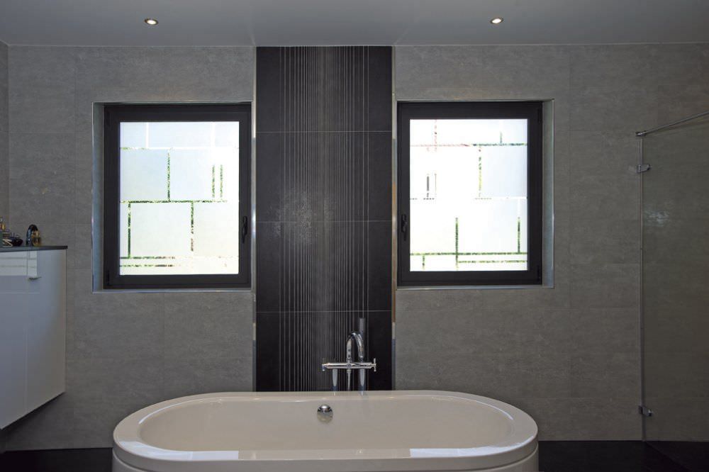 Fenêtre alu vitrage décoratif