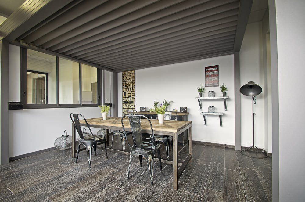 Pergola Bioclimatique visible dans notre showroom