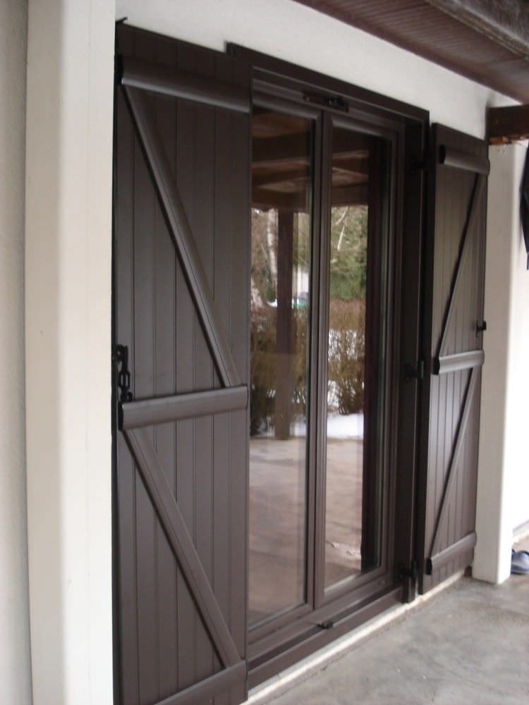 Volets battants effet bois (aluminium)