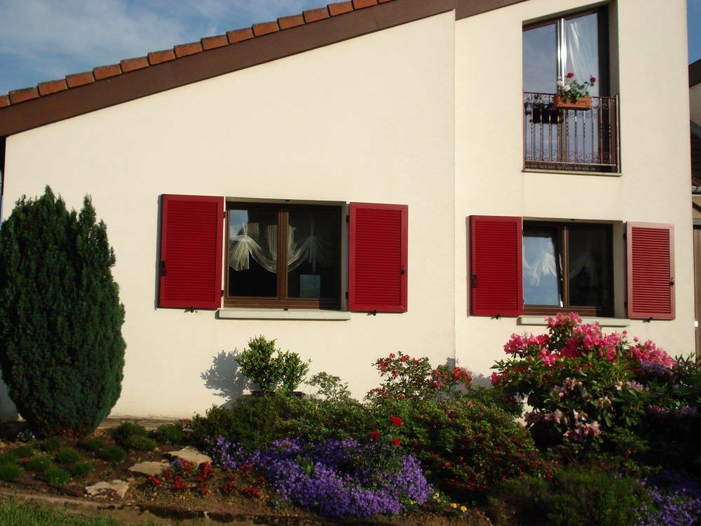 Volets battants traditionnels alu rouge