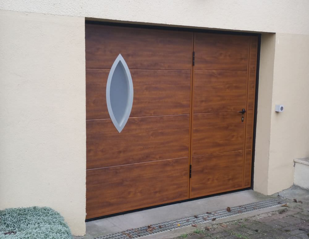Porte de garage avec portillon