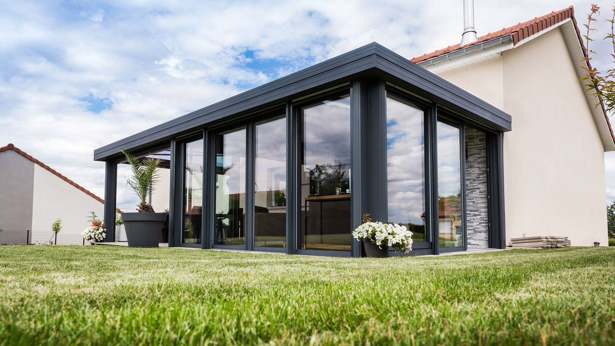 Terrasse protégée par Véranda et Auvent