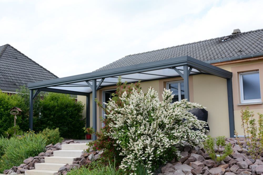 Pergola avec toit protection terrasse
