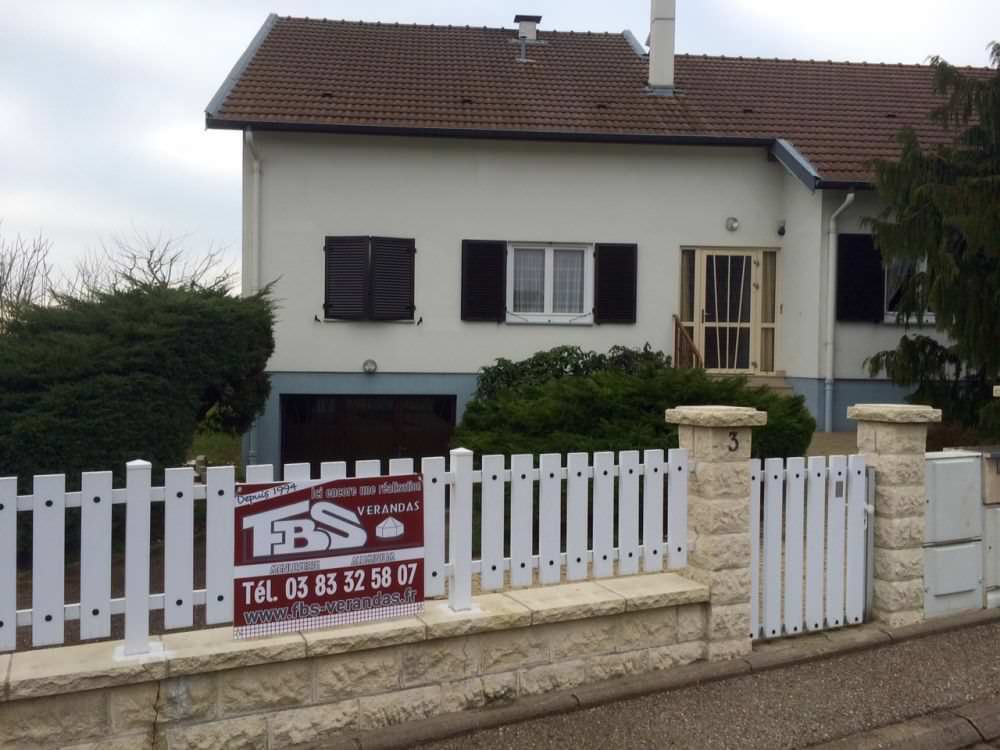 Volets battants en aluminium effet bois