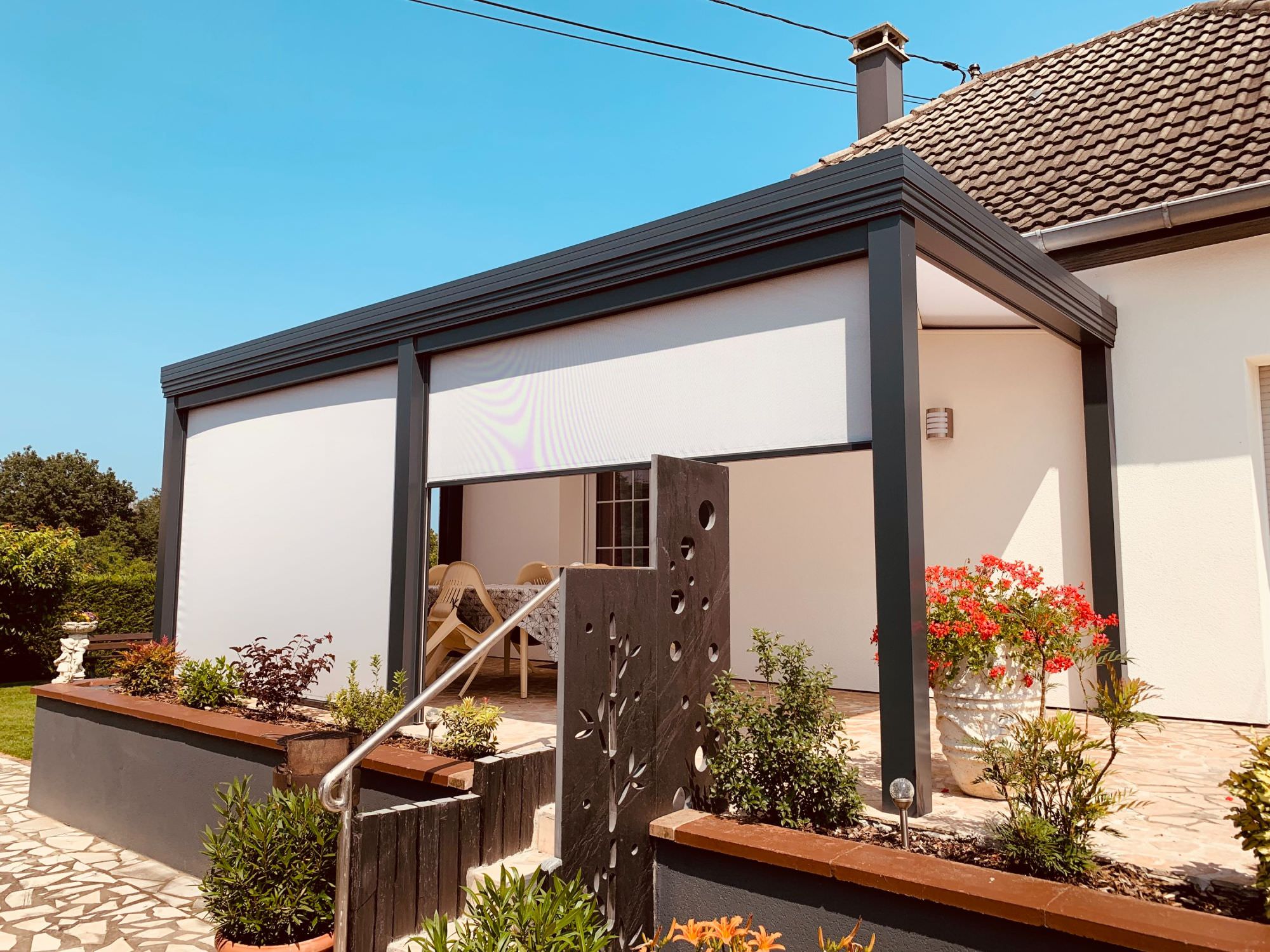 Pergola moderne aluminium avec stores screen