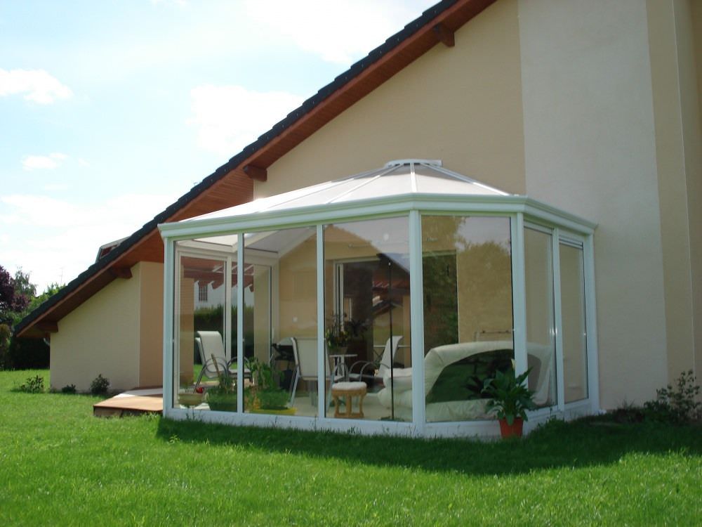 Véranda traditionnelle blanche en aluminium