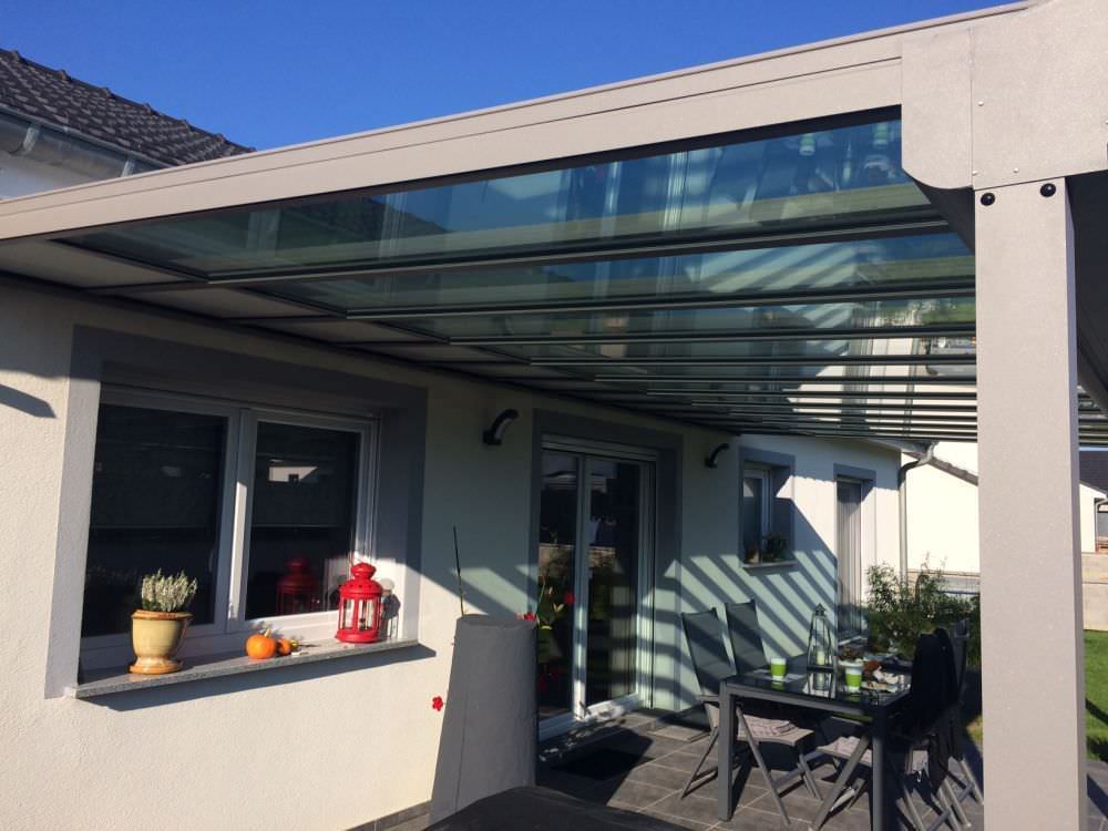 Terrasse avec toiture vitrée sur structure aluminium