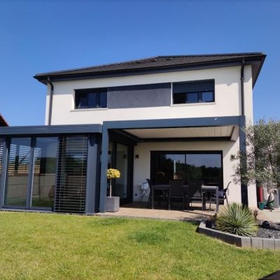 Véranda et brise soleil  en extension de maison