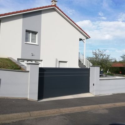 Portail coulissant motorisé aluminium avec liserets Secteur Metz Portail coulissant motorisé aluminium avec liserets Secteur Metz