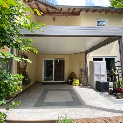 Auvent aluminium de teinte gris diamant Folkling Auvent aluminium de teinte gris diamant Folkling