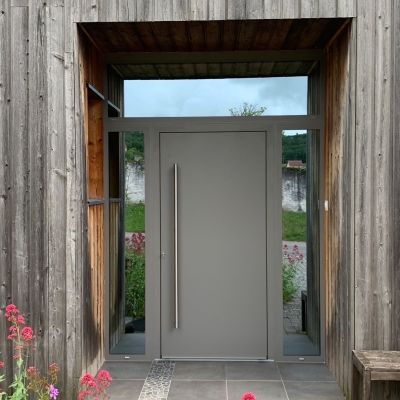 Porte d'entrée moderne aluminium gris diamant Charleville sous Bois Porte d'entrée moderne aluminium gris diamant Charleville sous Bois
