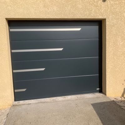 Porte de garage aluminium gris anthracite avec motif inox Etzling Porte de garage aluminium gris anthracite avec motif inox Etzling
