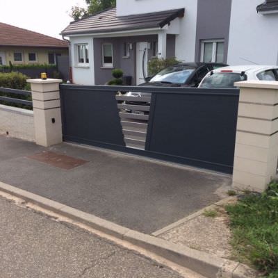 Portail coulissant contemporain alu Harprich (57)