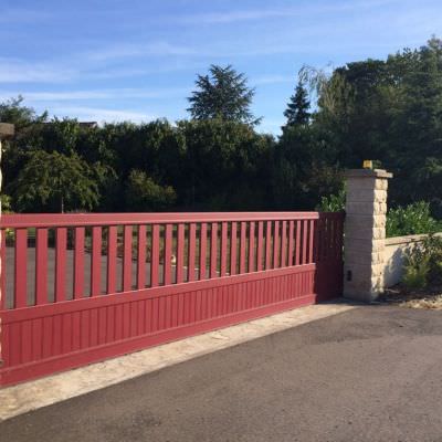 Grand portail coulissant à barreaux Limey-Remenauville (54)