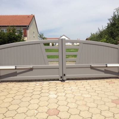 Portail alu 2 vantaux motorisé  Portail alu 2 vantaux motorisé