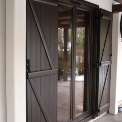 Volets battants effet bois (aluminium) 