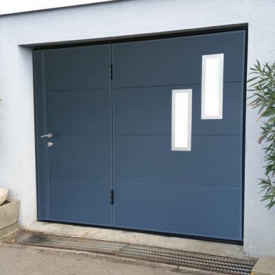 Porte de garage moderne avec porte 