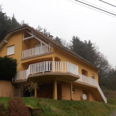 Garde-Corps blanc sur balcons et escaliers