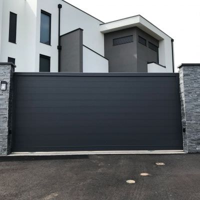 Portail coulissant motorisé en aluminium à Sarreguemines Moselle (57)