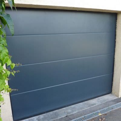 Porte de garage contemporaine gris anthracite Lorraine Alsace