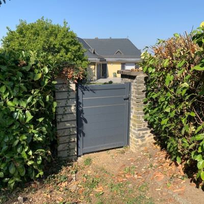 Portillon alu entre muret en pierre Volstroff (57)