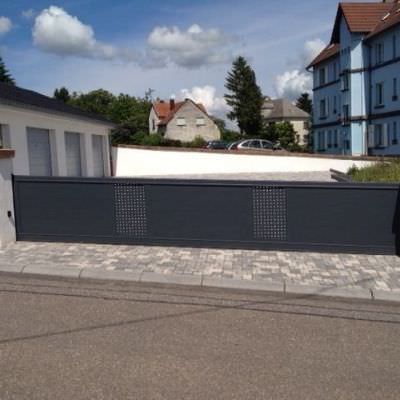 Portail coulissant design aluminium Rohrbach-lès-Bitche (57)