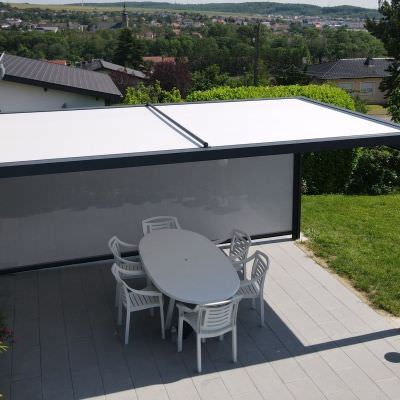 Pergola avec store de protection