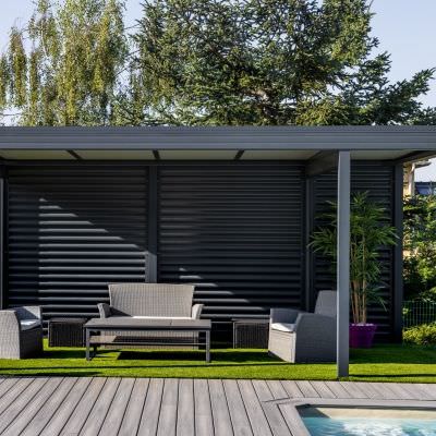 Gazebo alu avec cloison brise vue et store