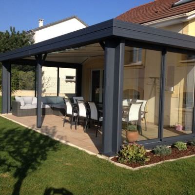 Auvent moderne aluminium installé sur terrasse Alsace Lorraine