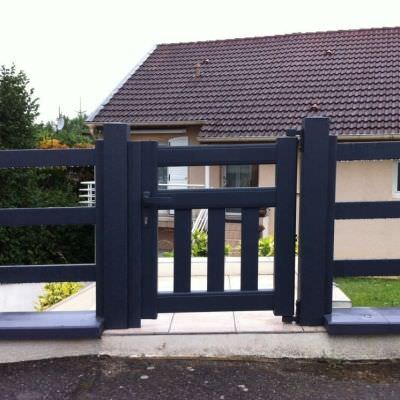 Installation de portillon et clôtures aluminium gris Grand-Est